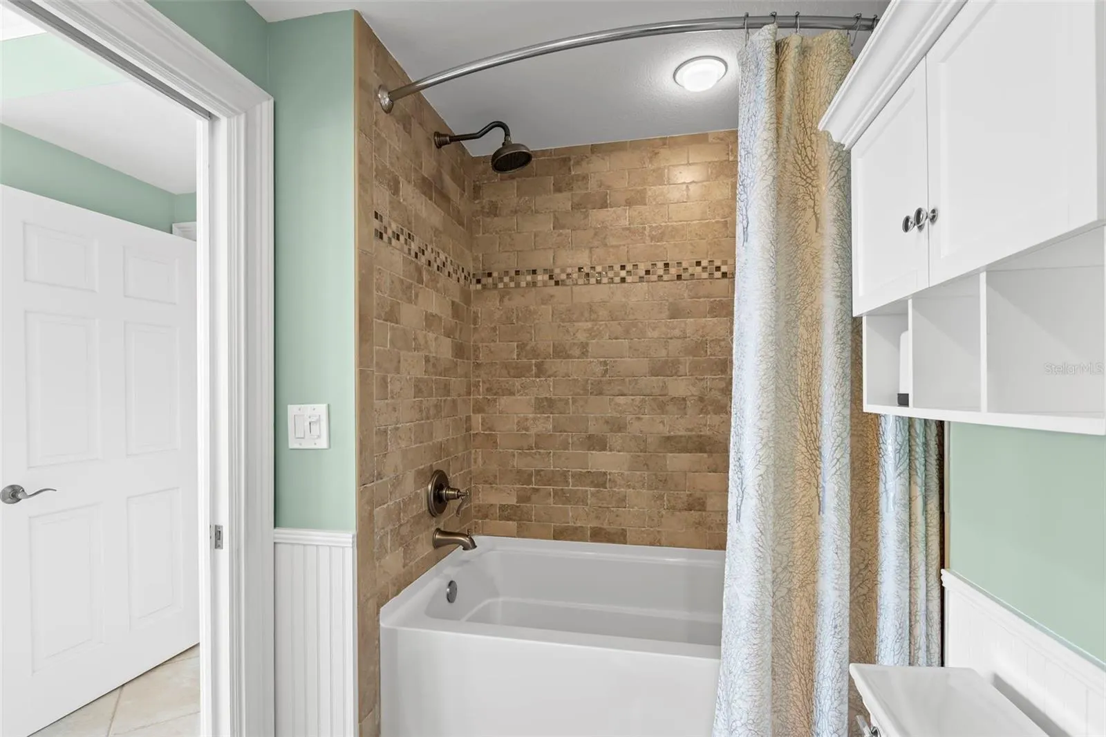 1 BEACH DR SE #2206, #2206