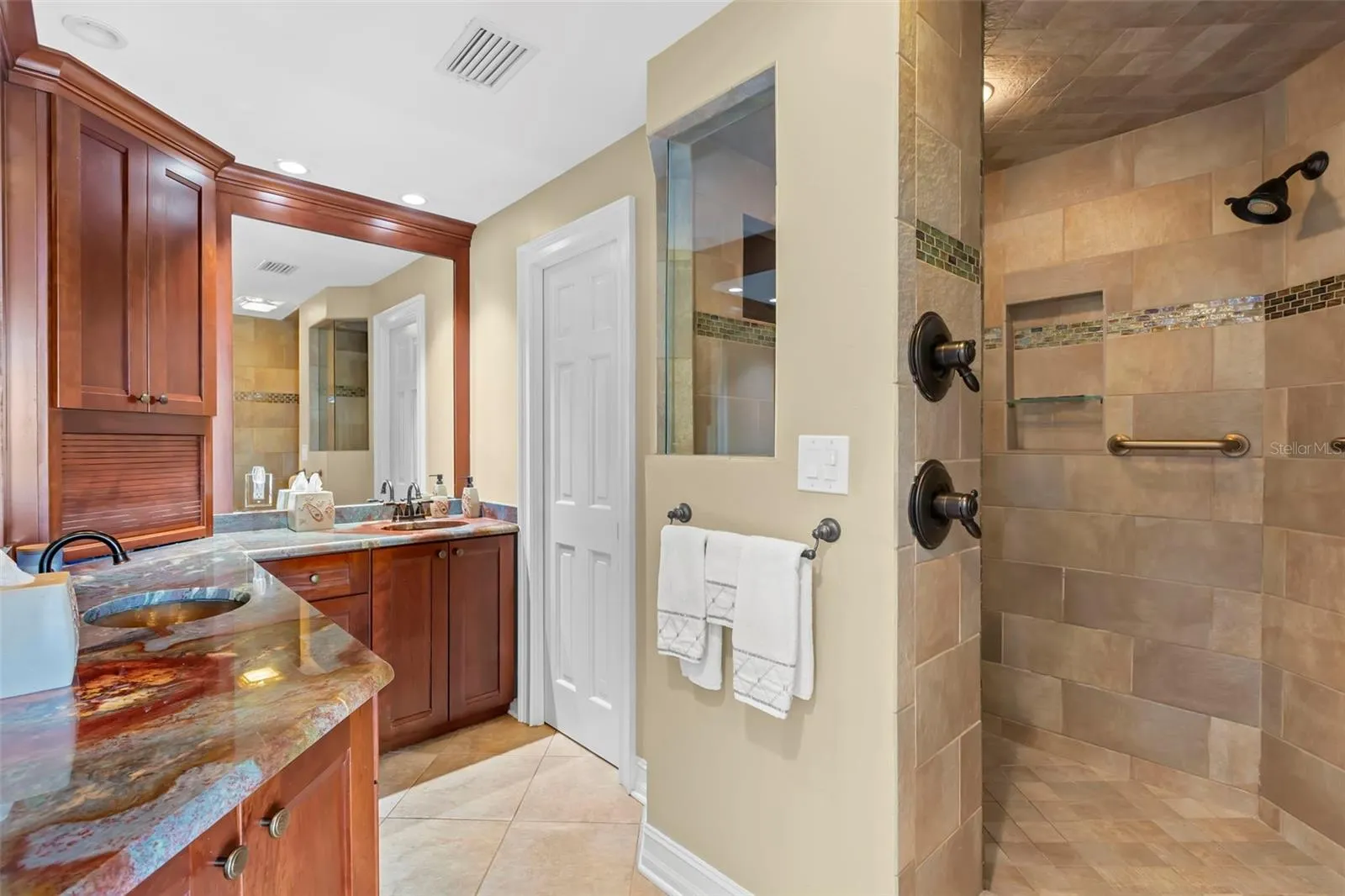 1 BEACH DR SE #2206, #2206