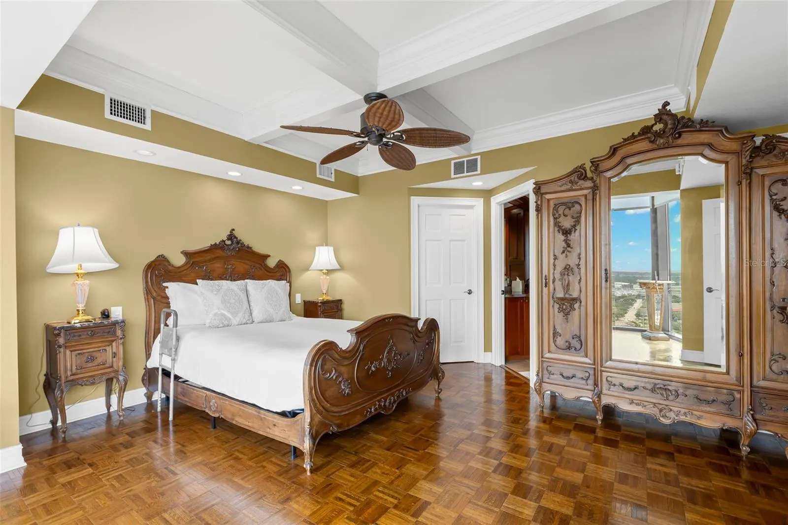 1 BEACH DR SE #2206, #2206