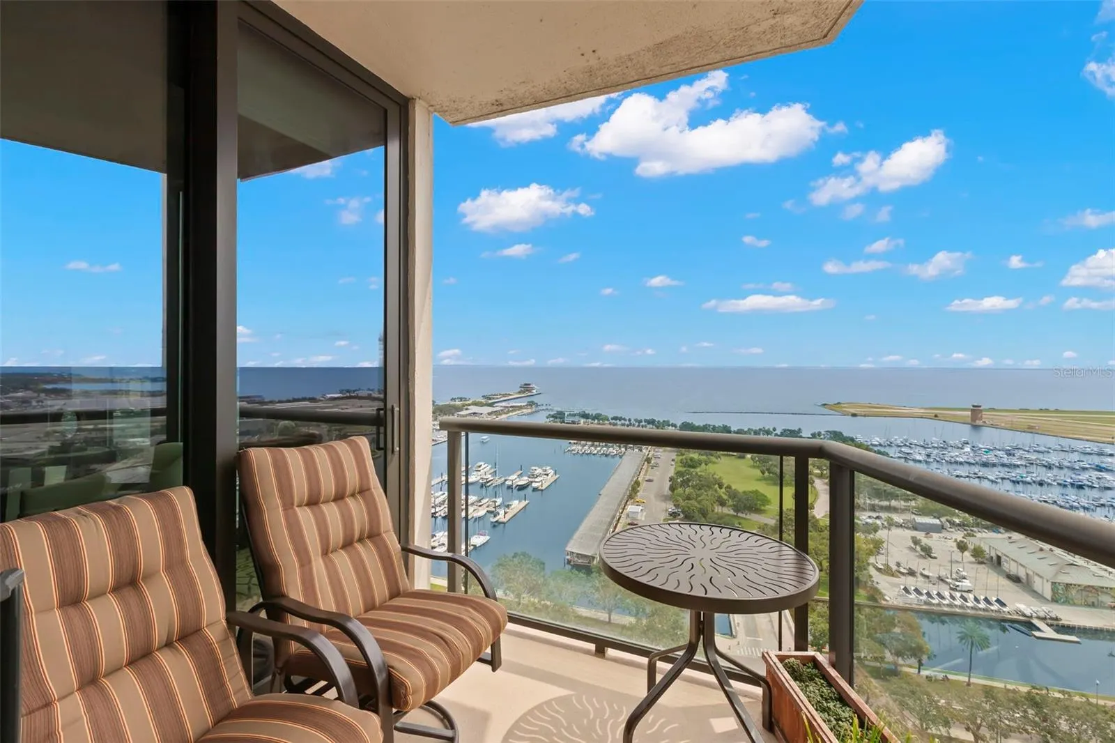 1 BEACH DR SE #2206, #2206