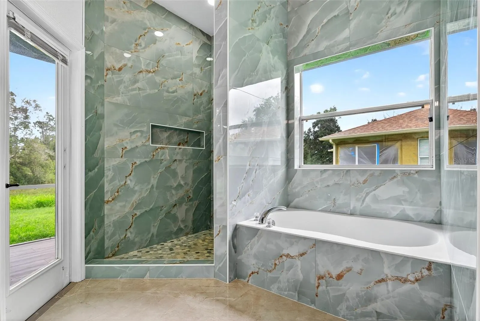 5366 DUNSMUIR RD