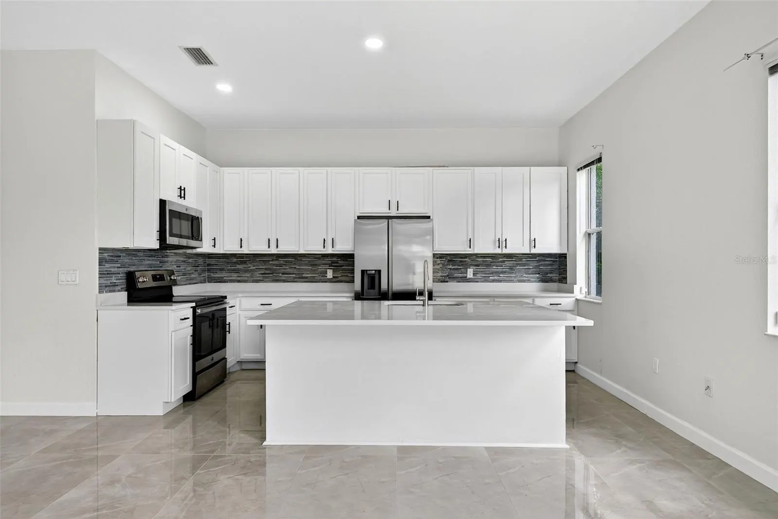 5366 DUNSMUIR RD