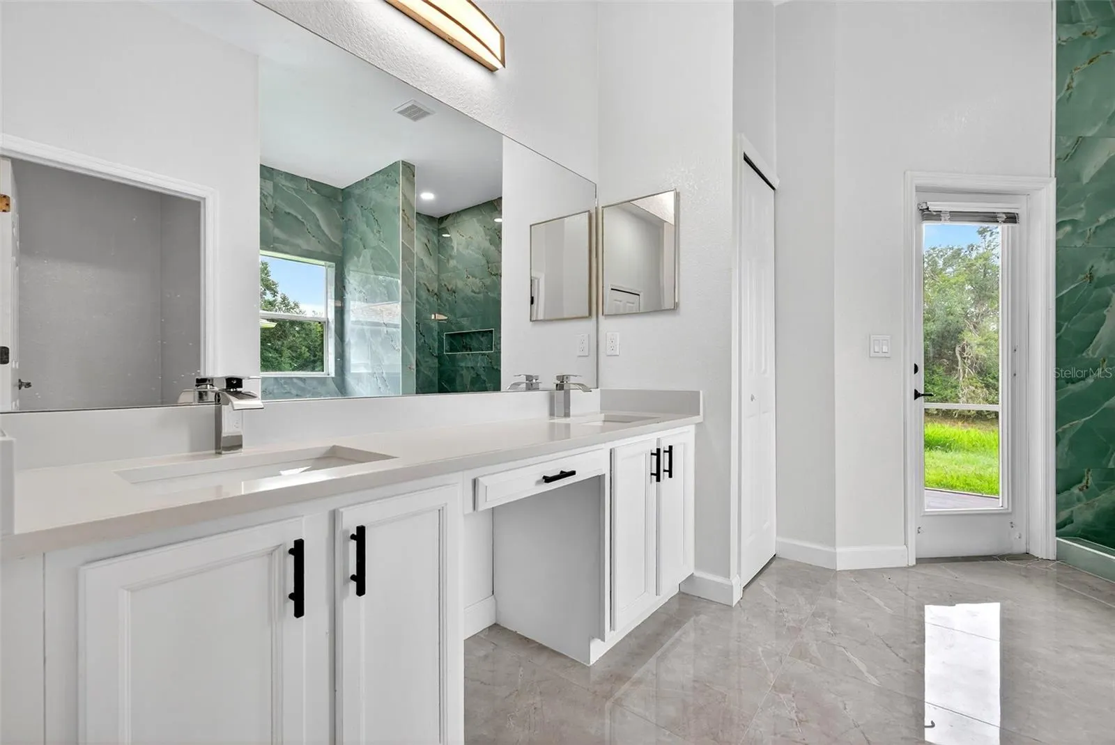 5366 DUNSMUIR RD