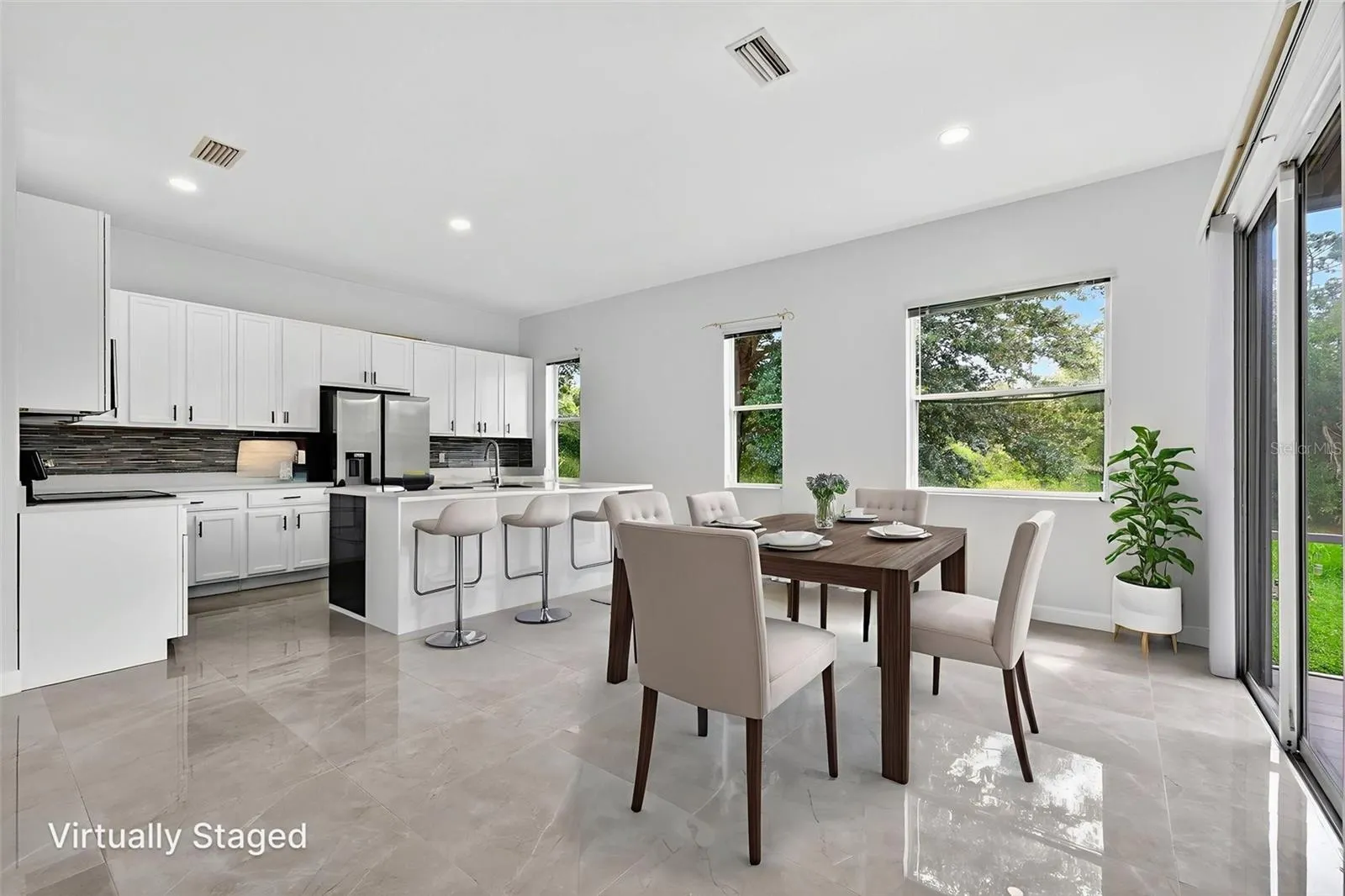 5366 DUNSMUIR RD