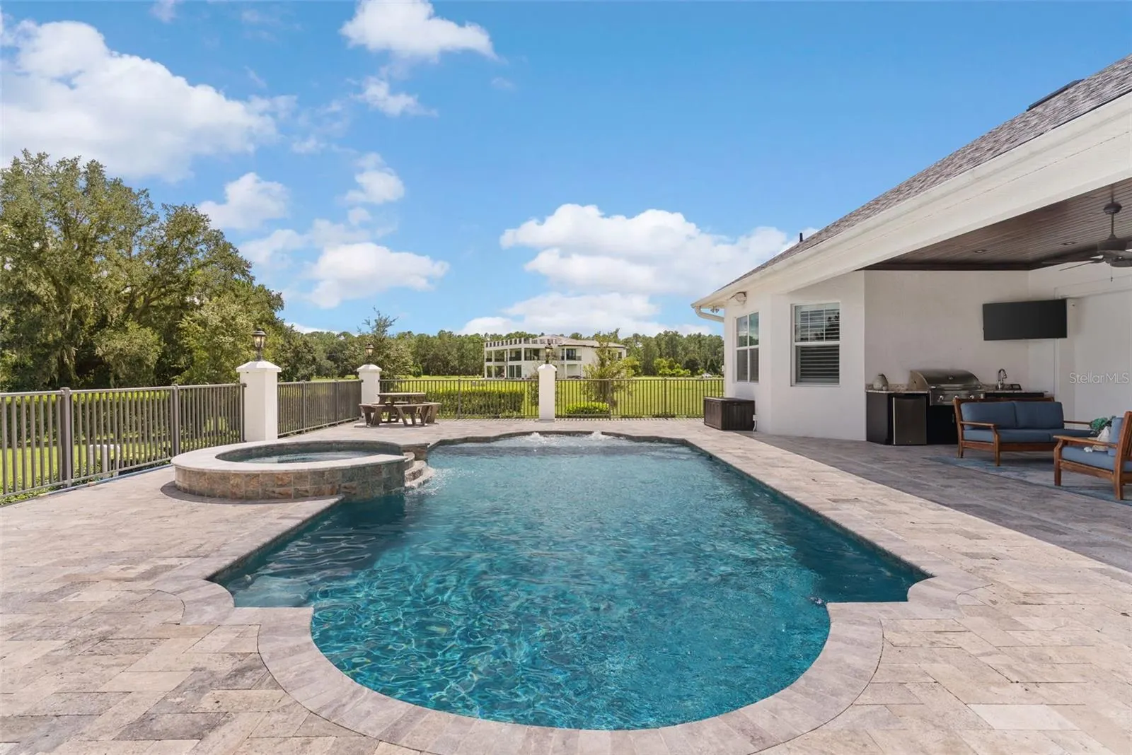 10705 CRANE HILL CT