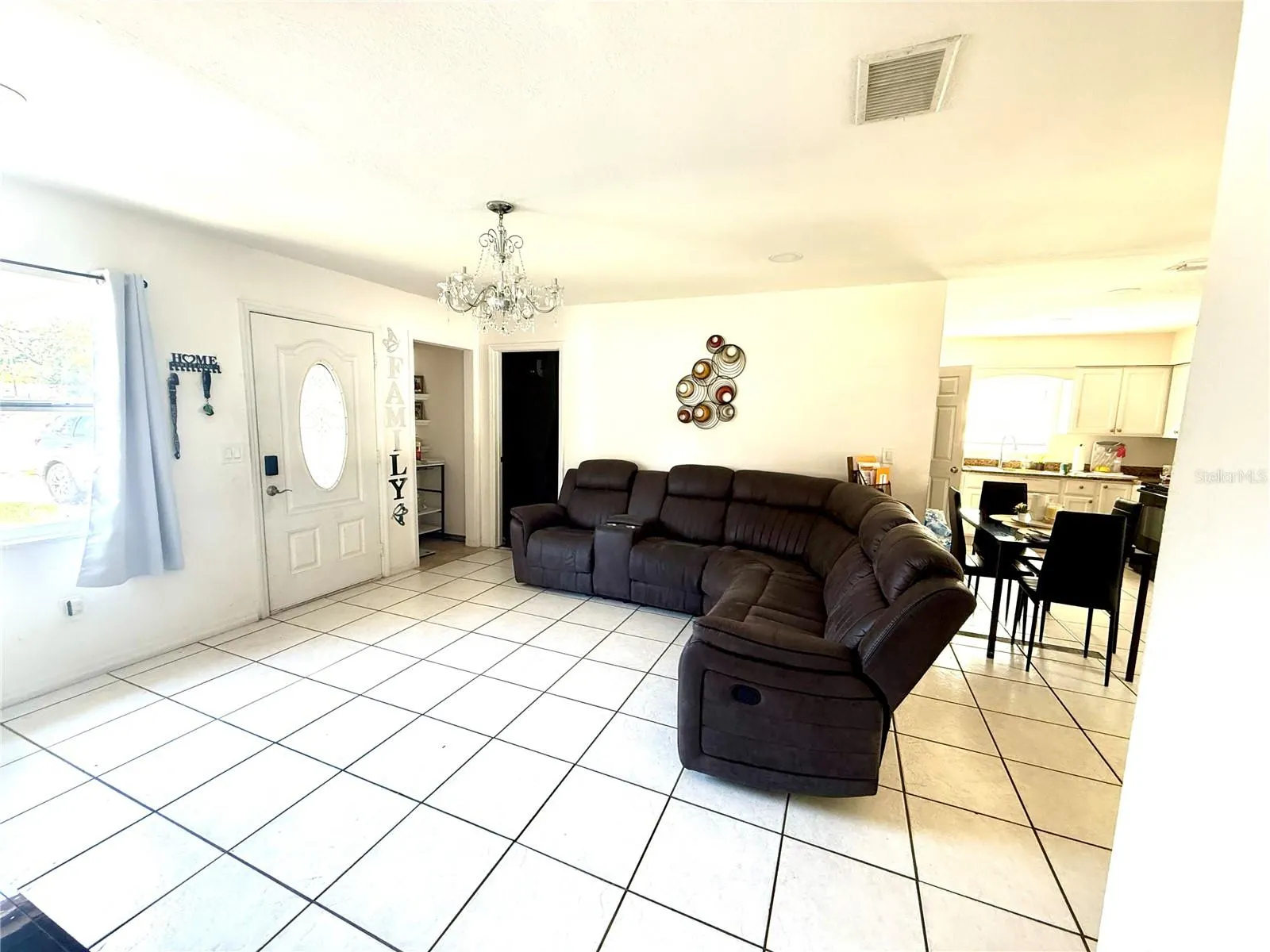 1206 W HALL PL