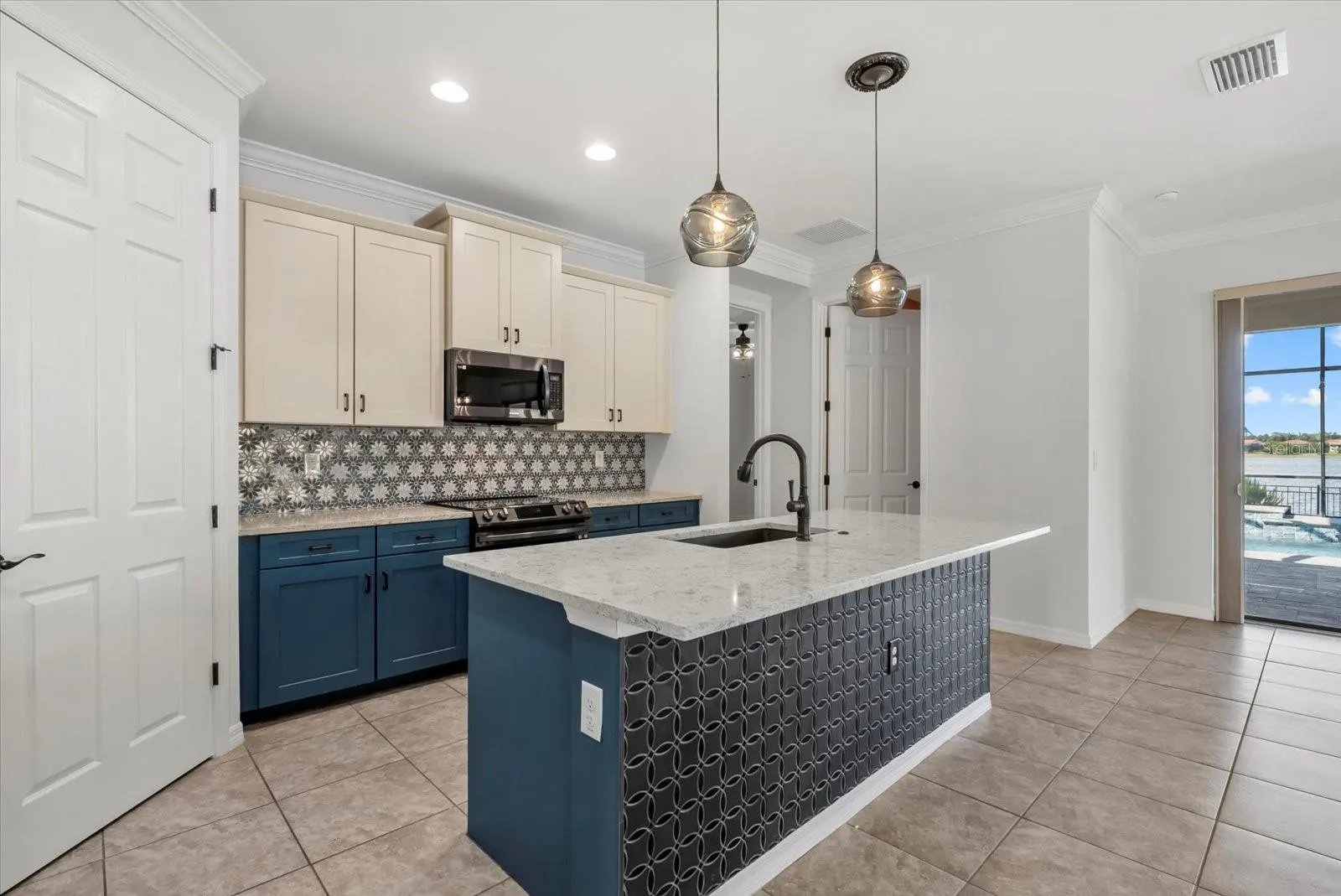 323 TOSCAVILLA BLVD
