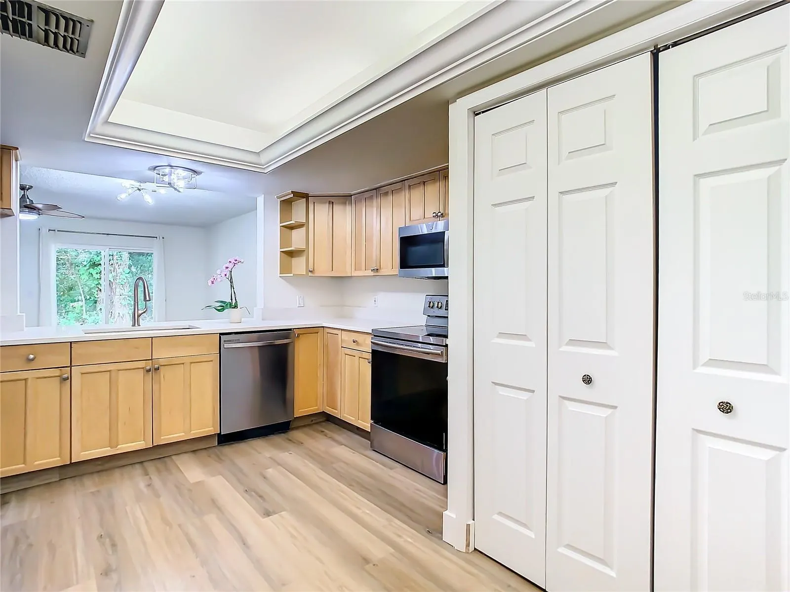 11237 CEDAR HOLLOW LN
