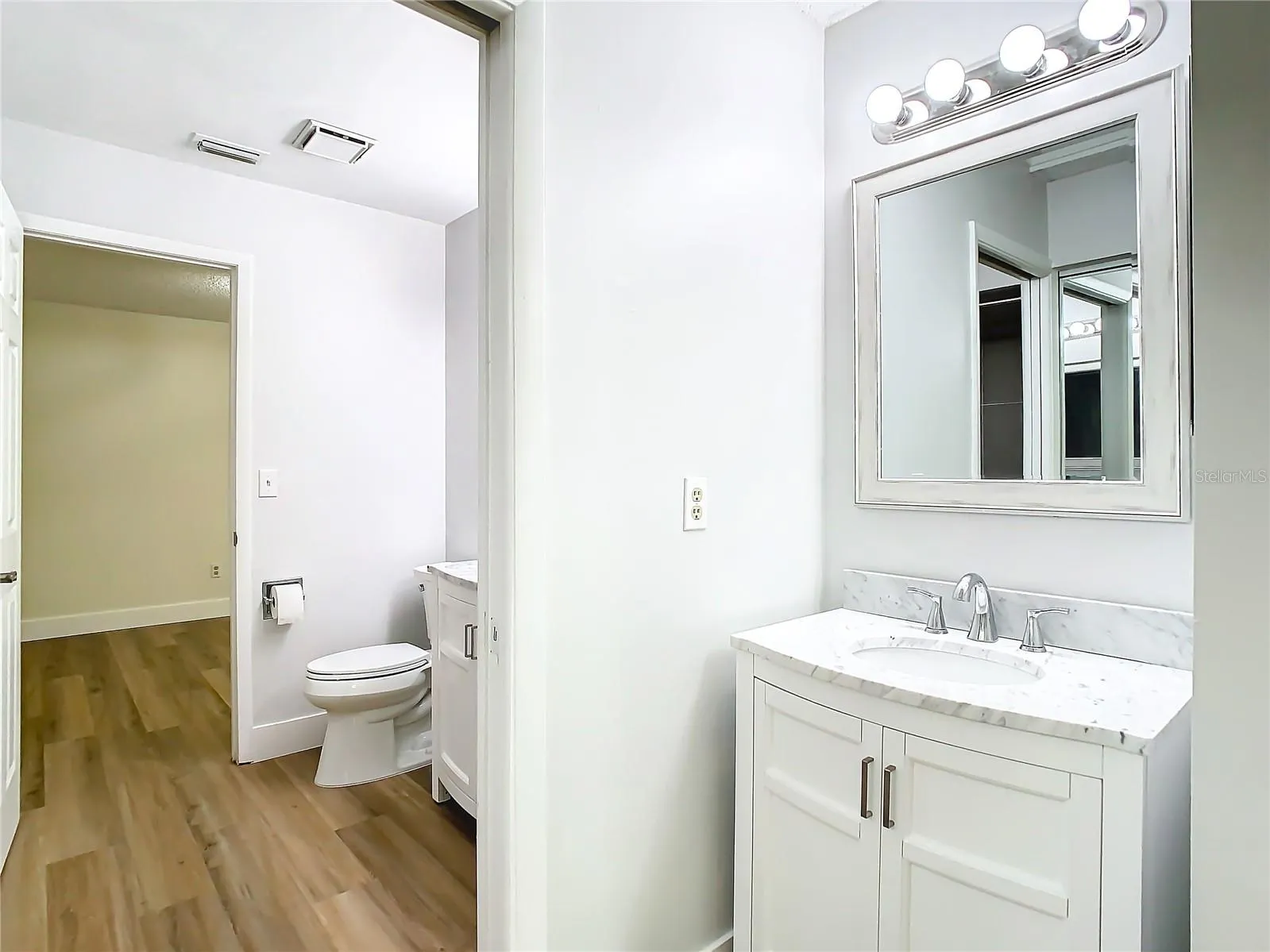 11237 CEDAR HOLLOW LN