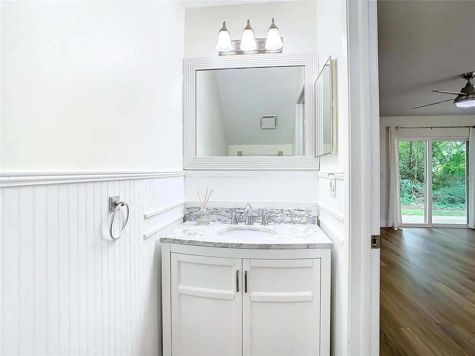 11237 CEDAR HOLLOW LN