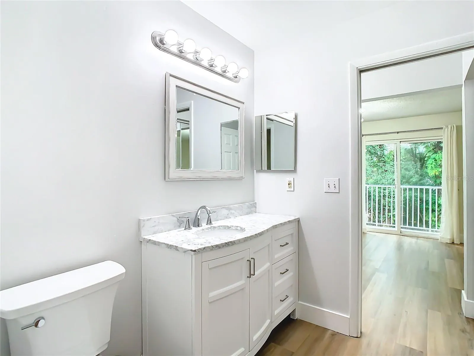 11237 CEDAR HOLLOW LN