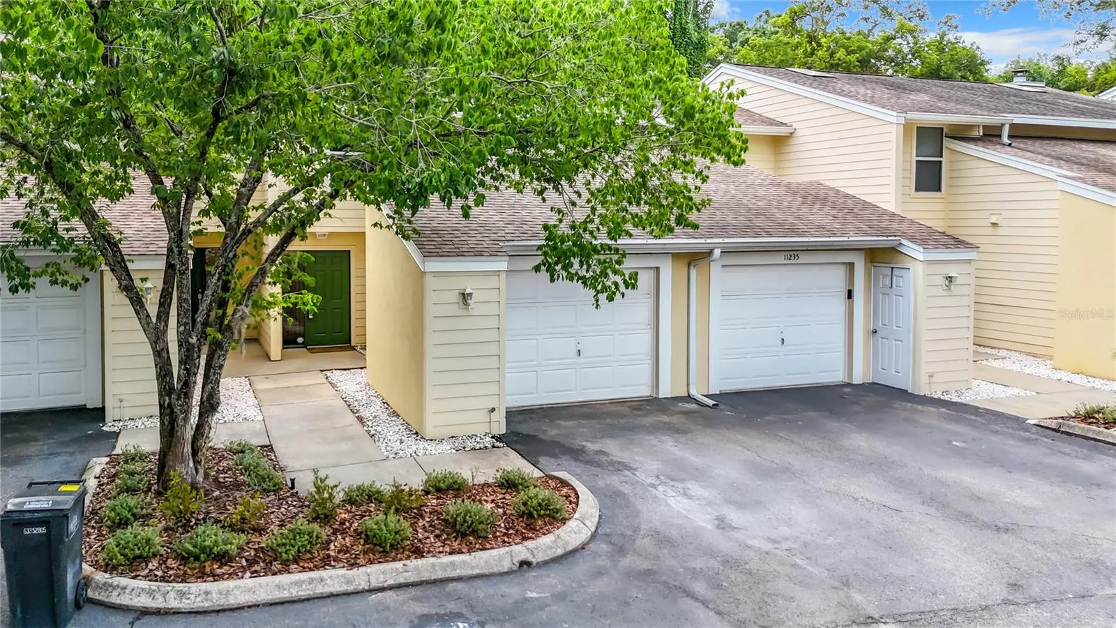 11237 CEDAR HOLLOW LN