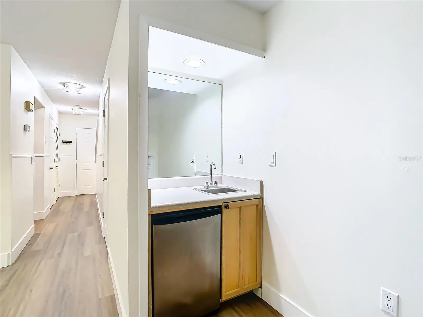 11237 CEDAR HOLLOW LN