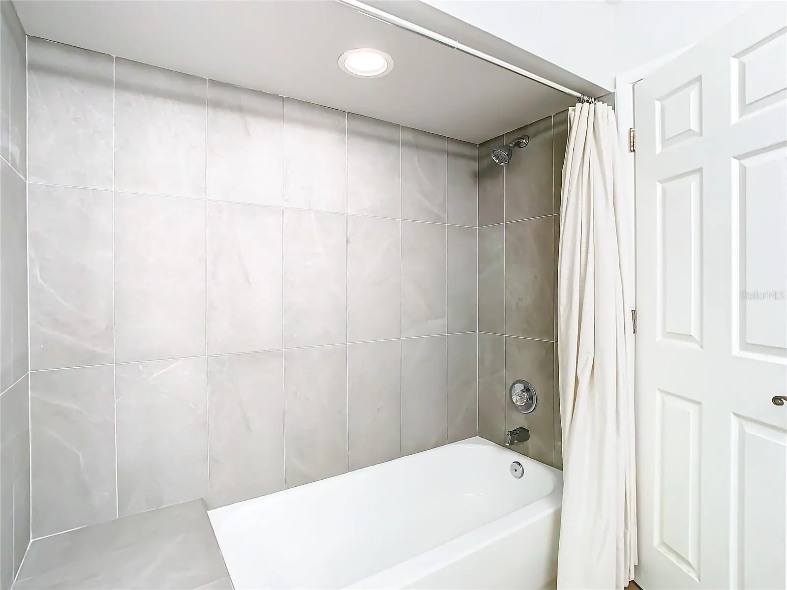 11237 CEDAR HOLLOW LN