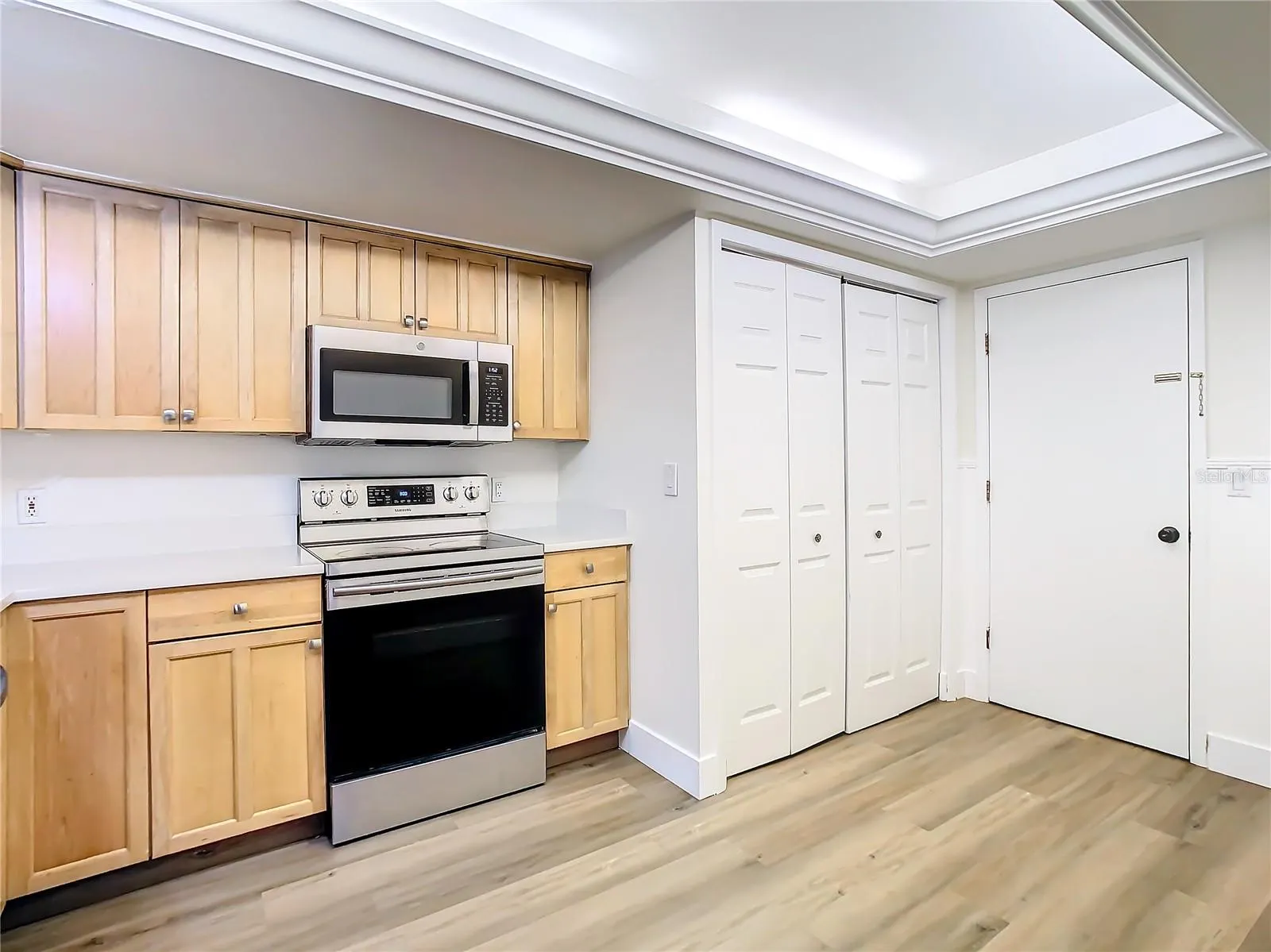 11237 CEDAR HOLLOW LN