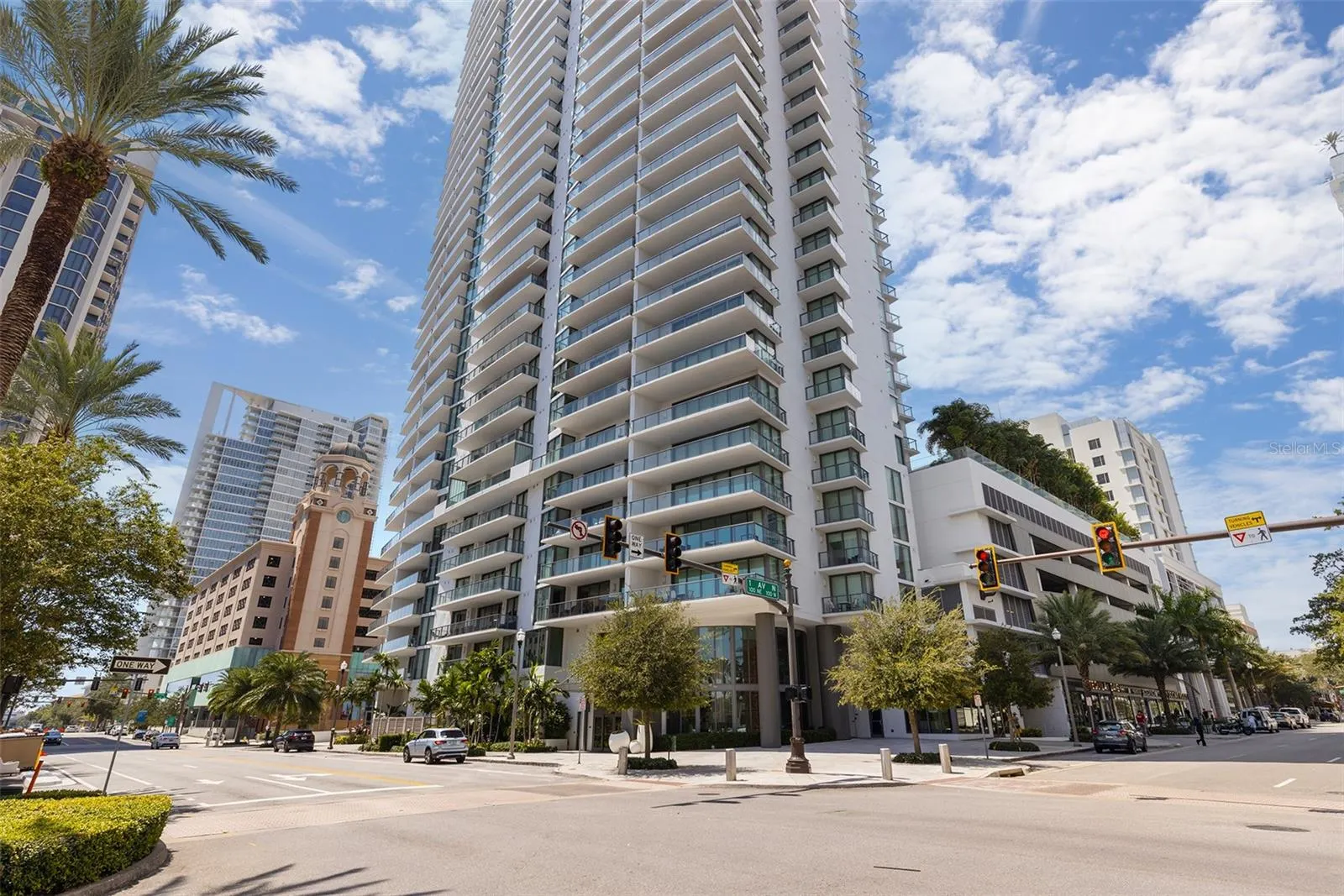 100 1ST AVE N #906, #906