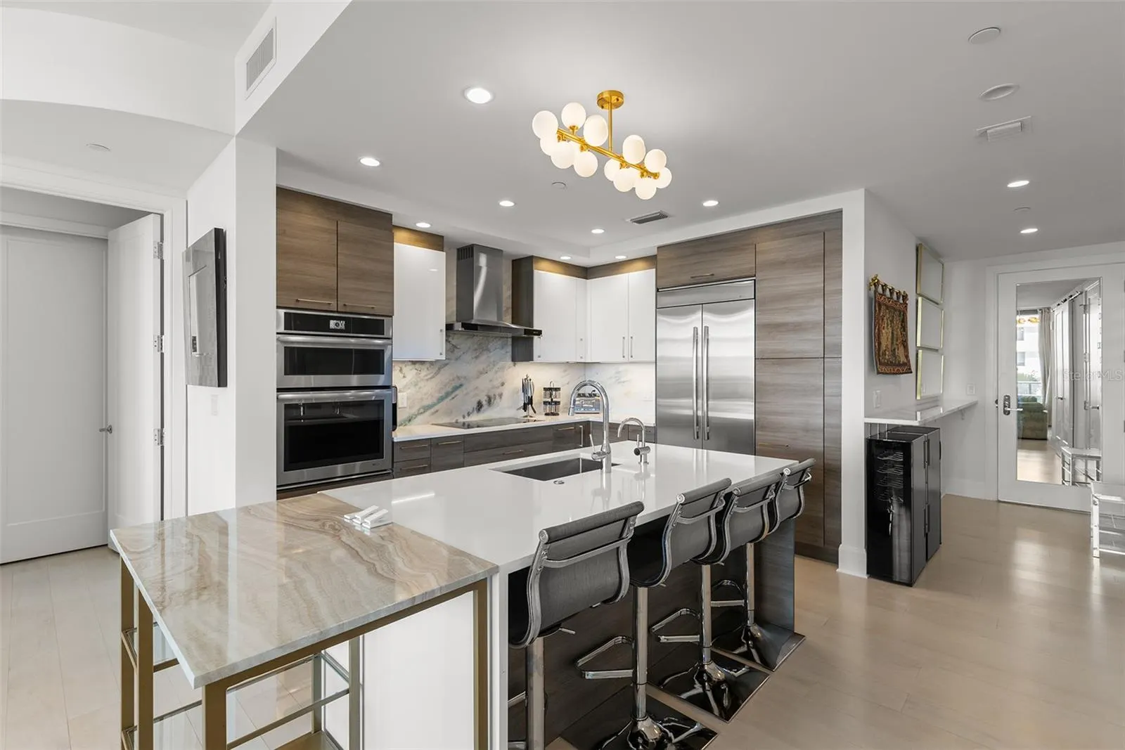 100 1ST AVE N #906, #906