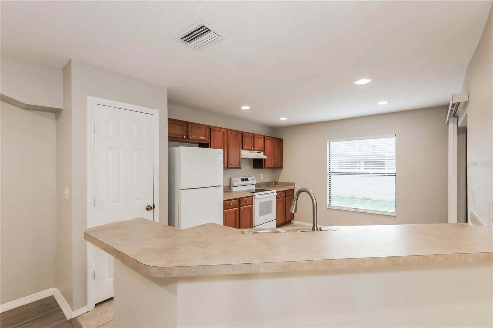 2627 OLEANDER LAKES DR