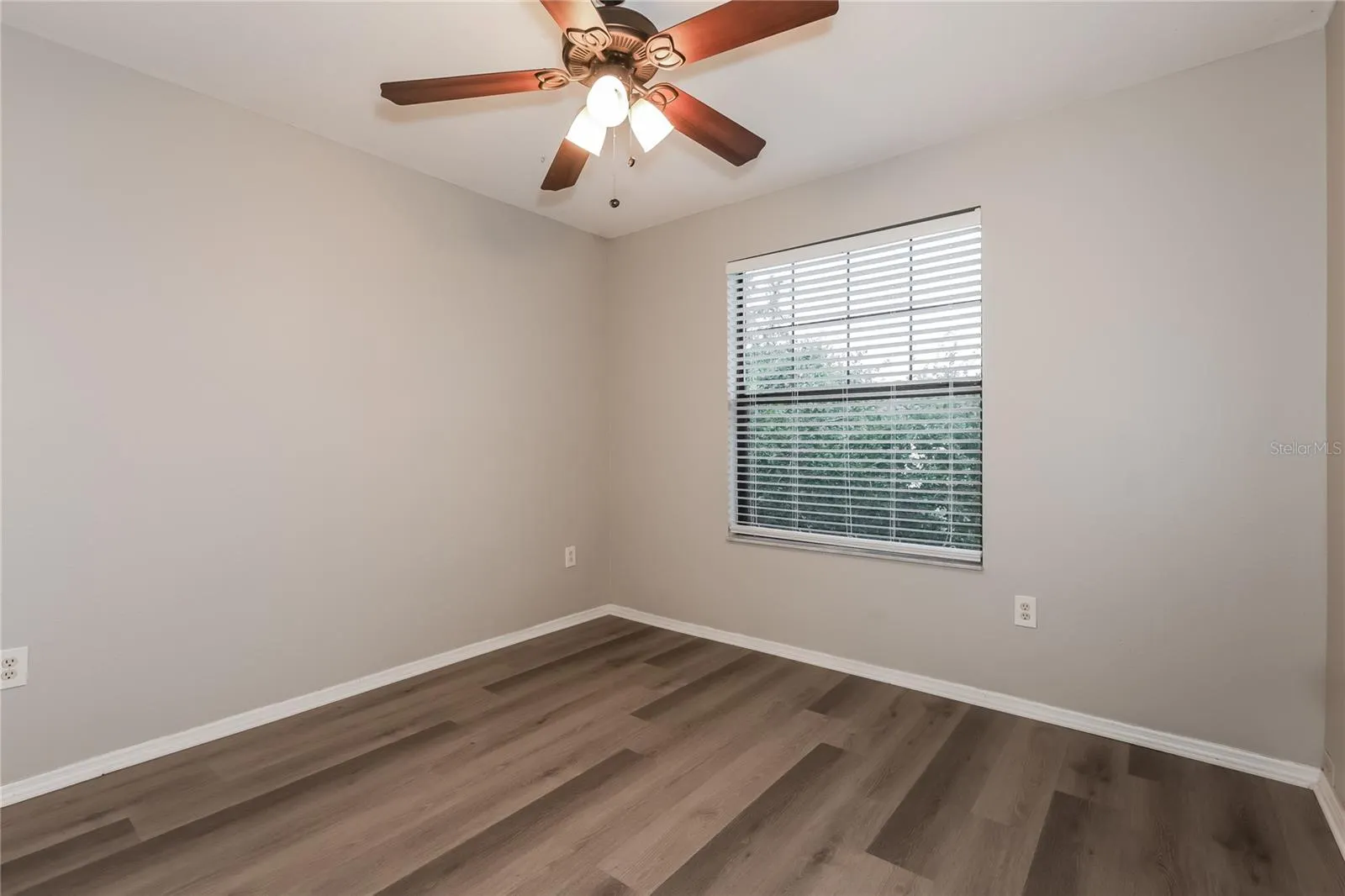 2627 OLEANDER LAKES DR