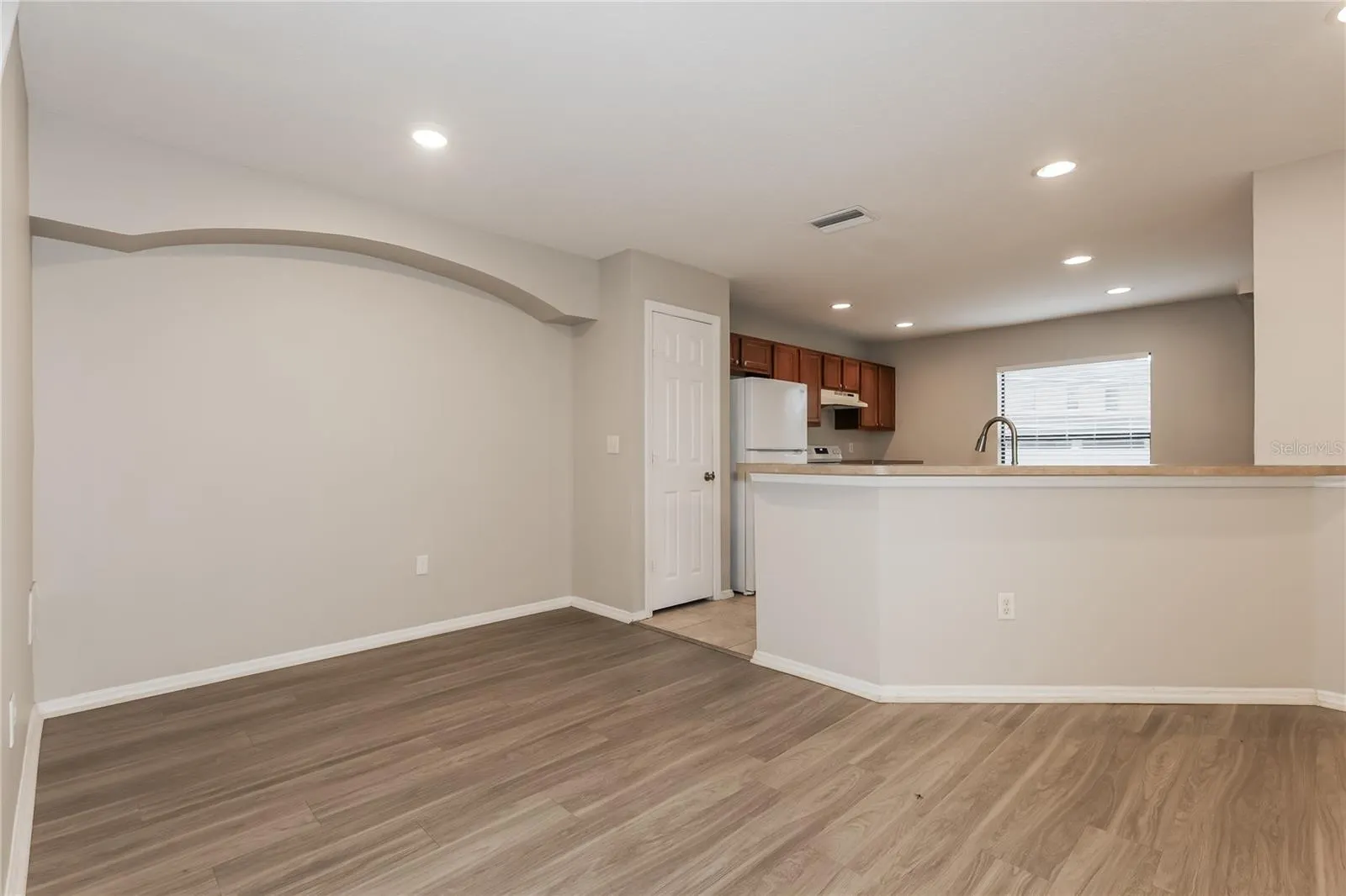2627 OLEANDER LAKES DR