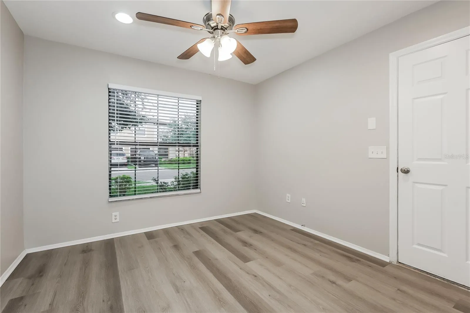 2627 OLEANDER LAKES DR