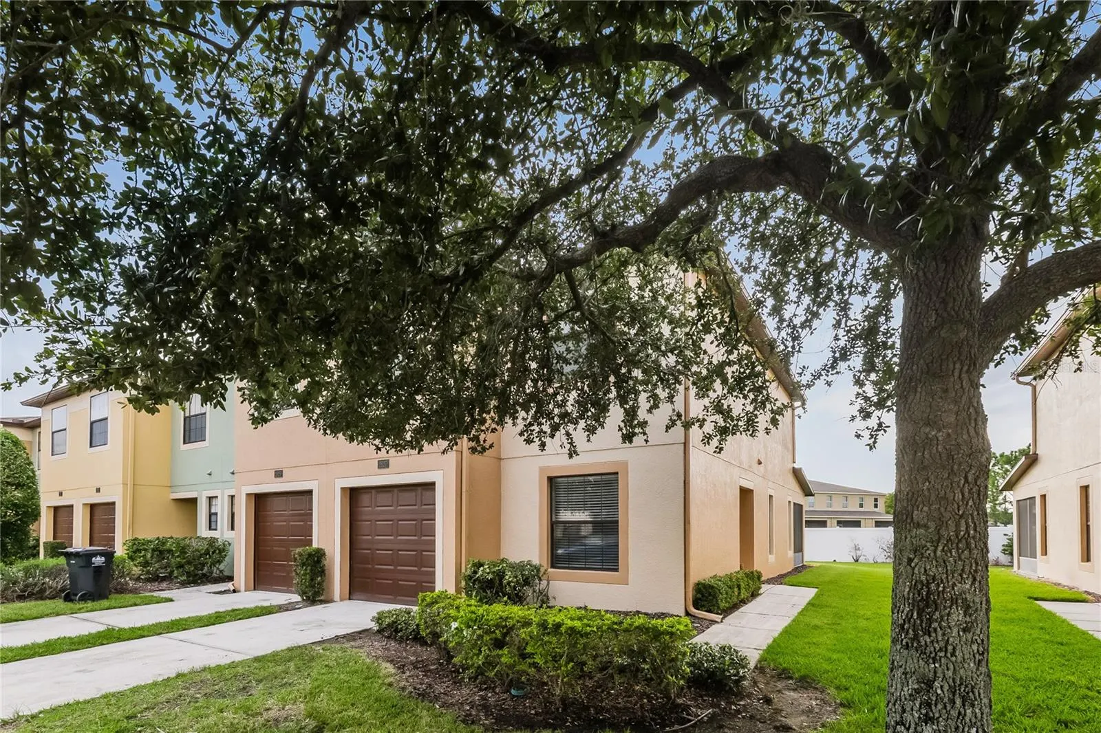 2627 OLEANDER LAKES DR