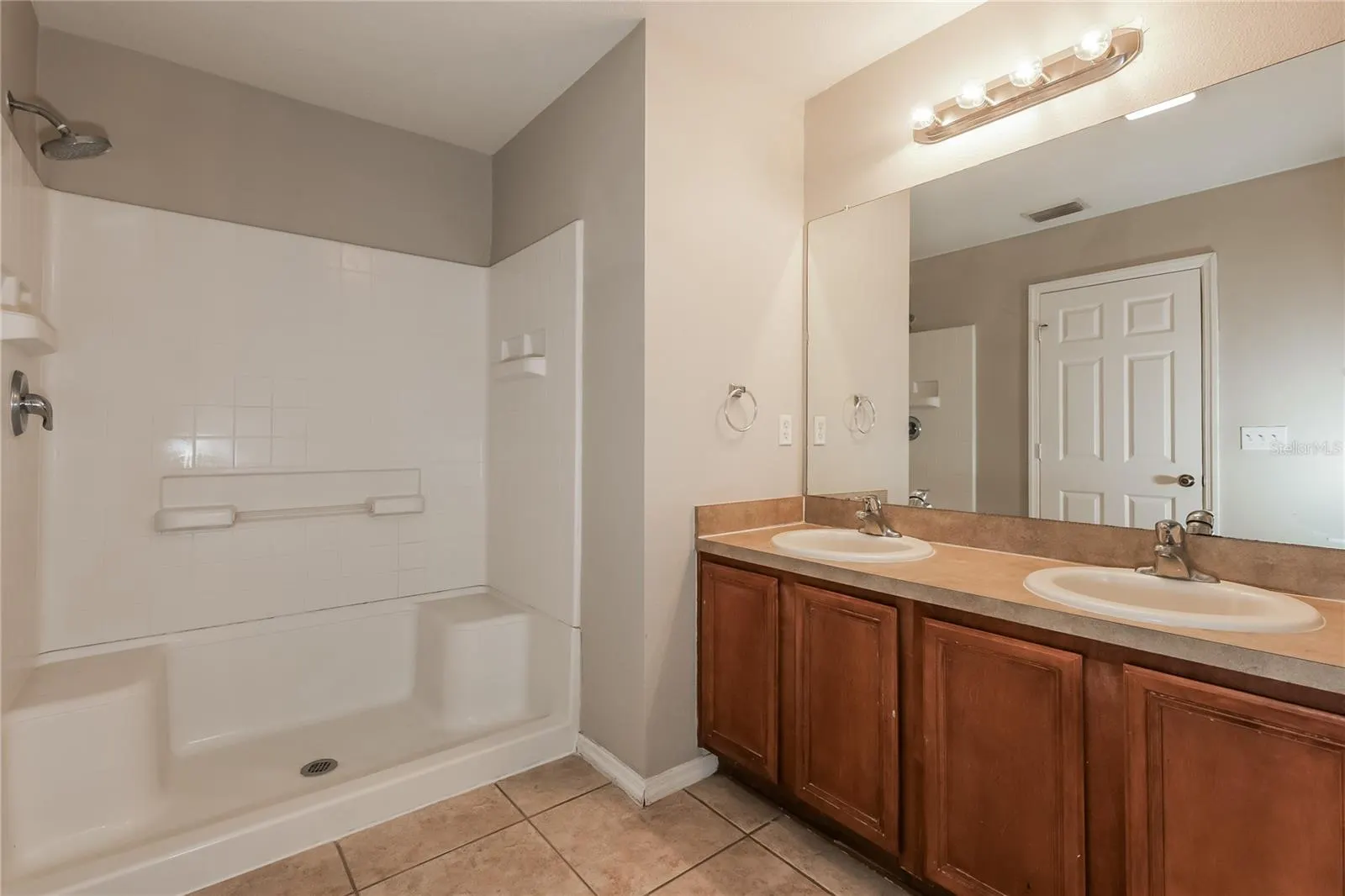 2627 OLEANDER LAKES DR