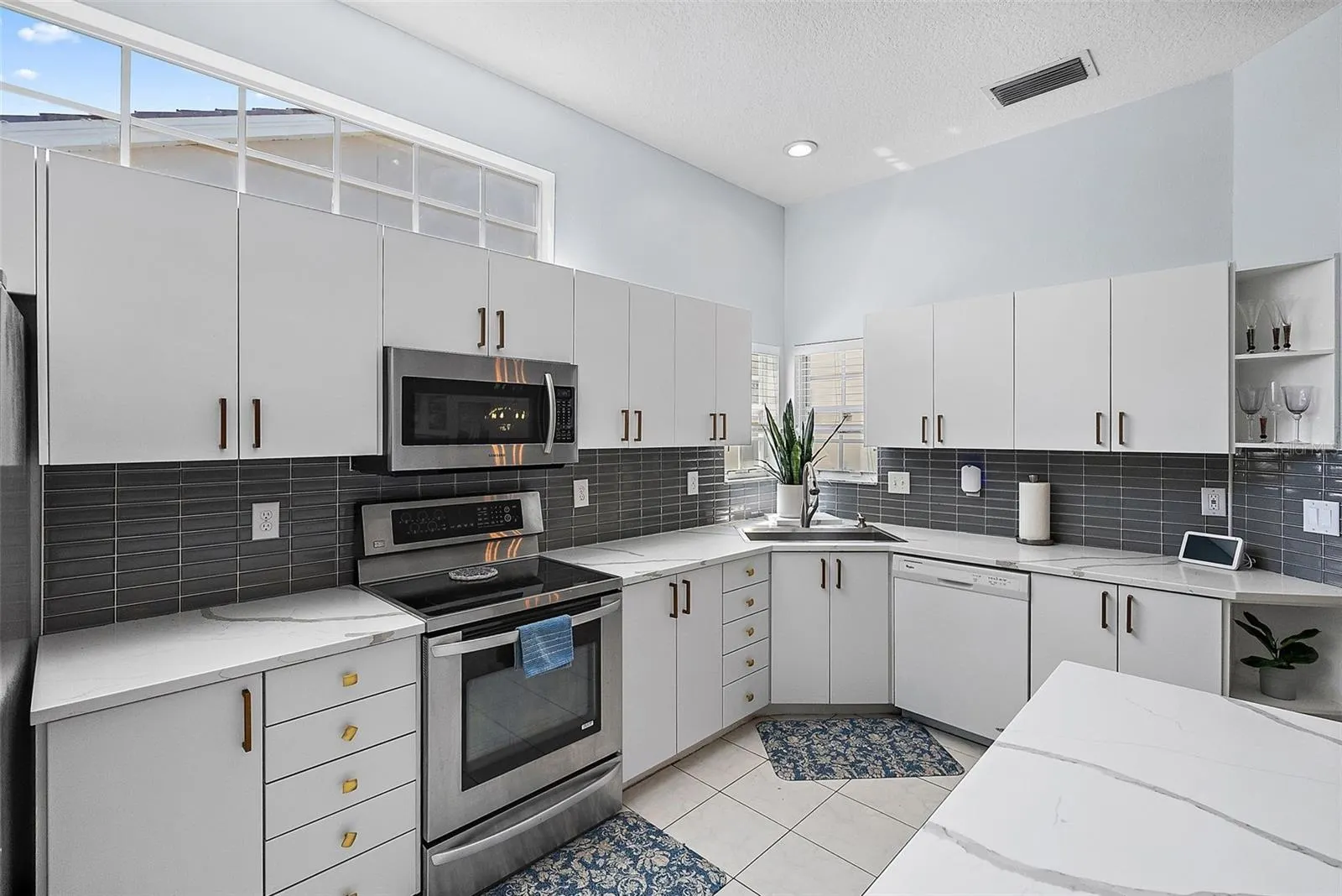1665 ARABIAN LN