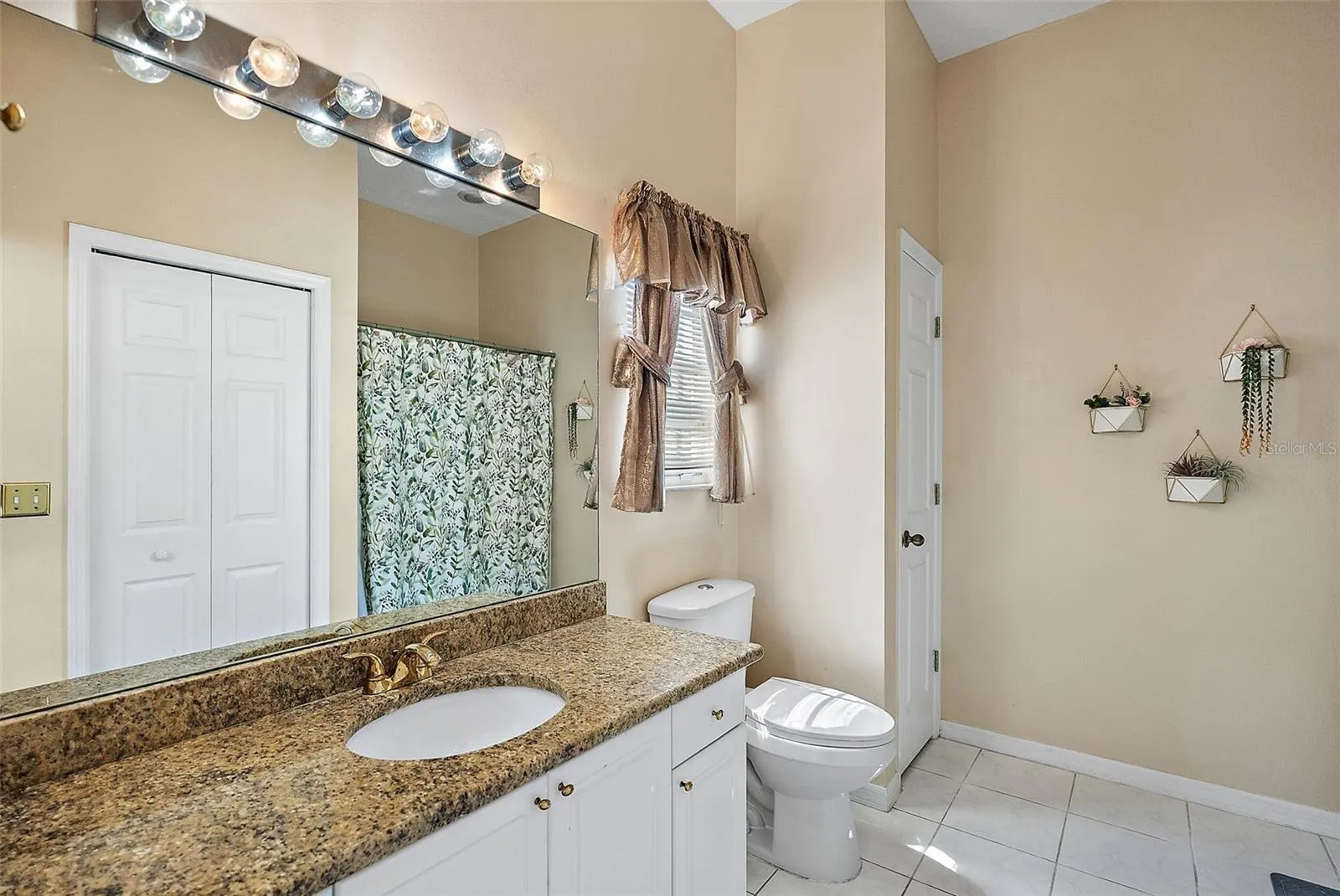 1665 ARABIAN LN