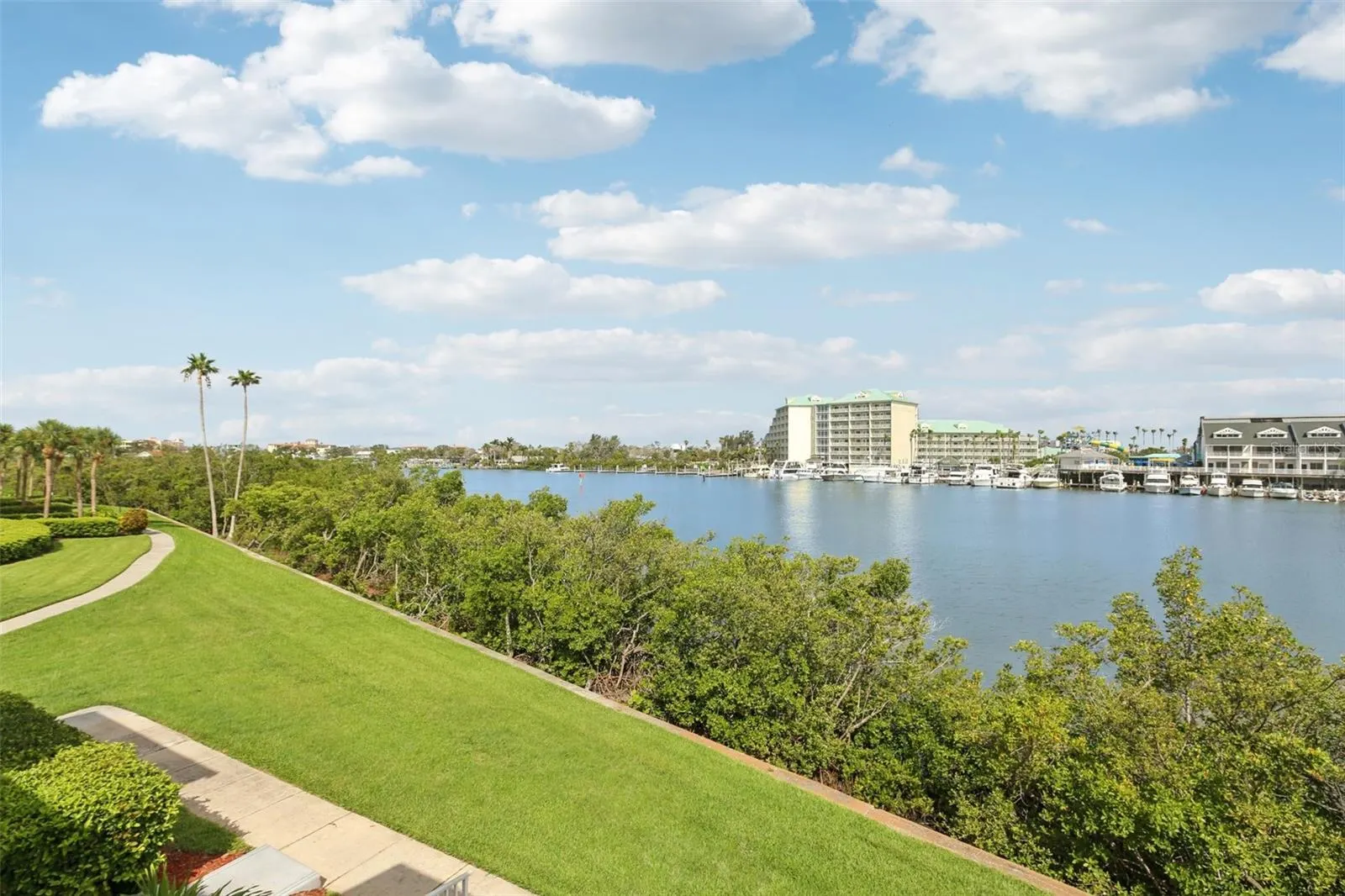 14800 WALSINGHAM RD #1215, #1215