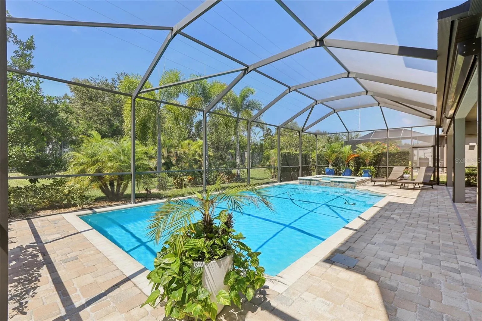 842 FOREST GLEN CT