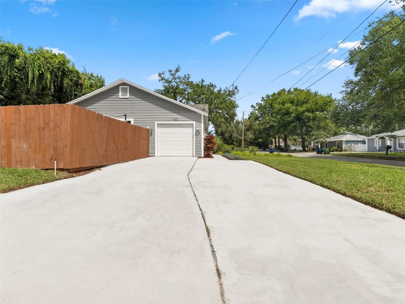 1420 E JEAN ST