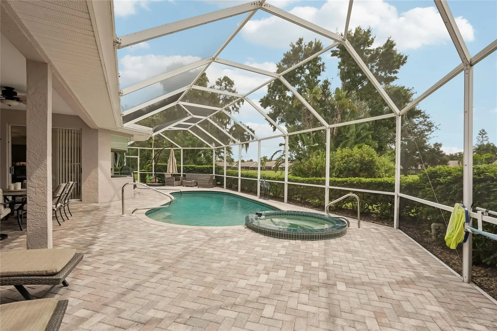 6174 MISTY OAKS DR