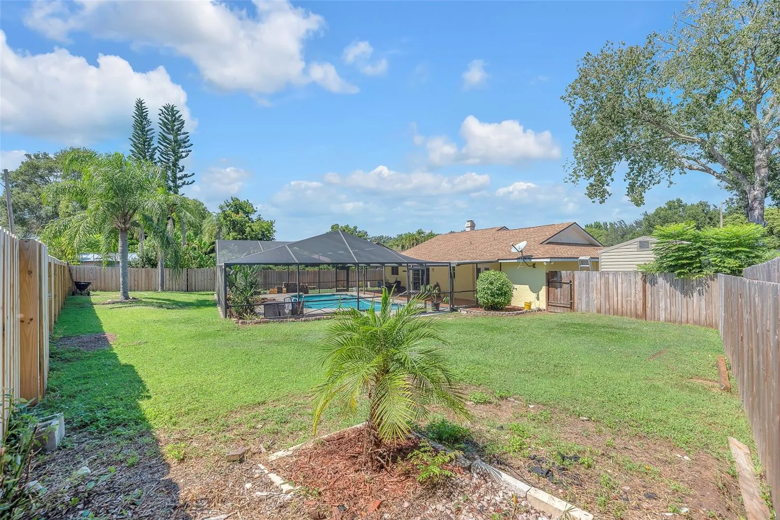 620 ROLLINGWOOD LN