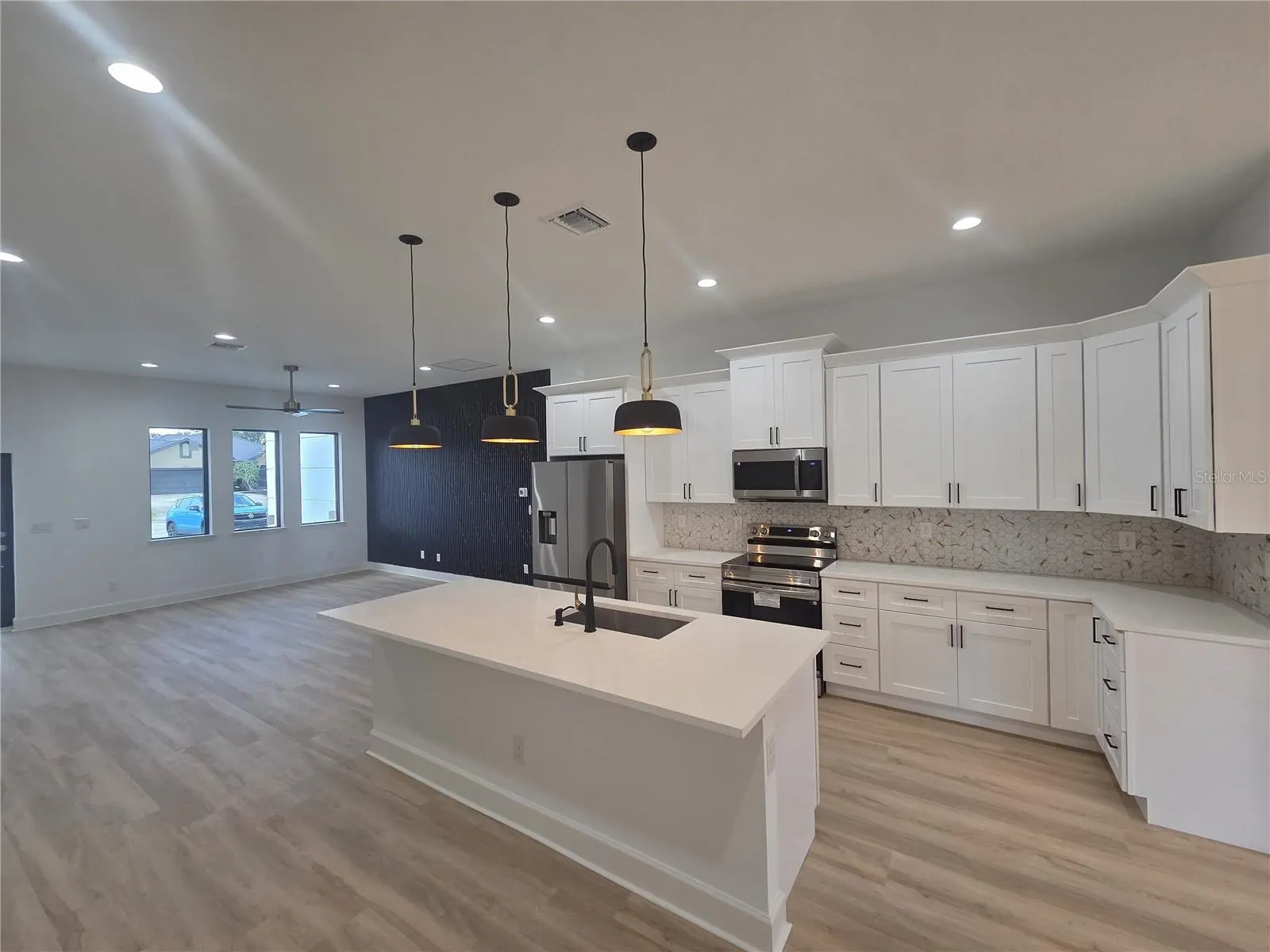17049 HILLSBOROUGH BLVD