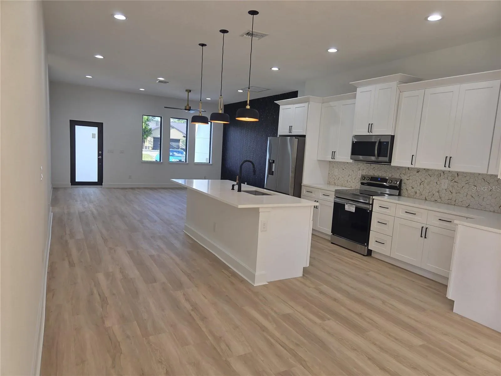 17049 HILLSBOROUGH BLVD
