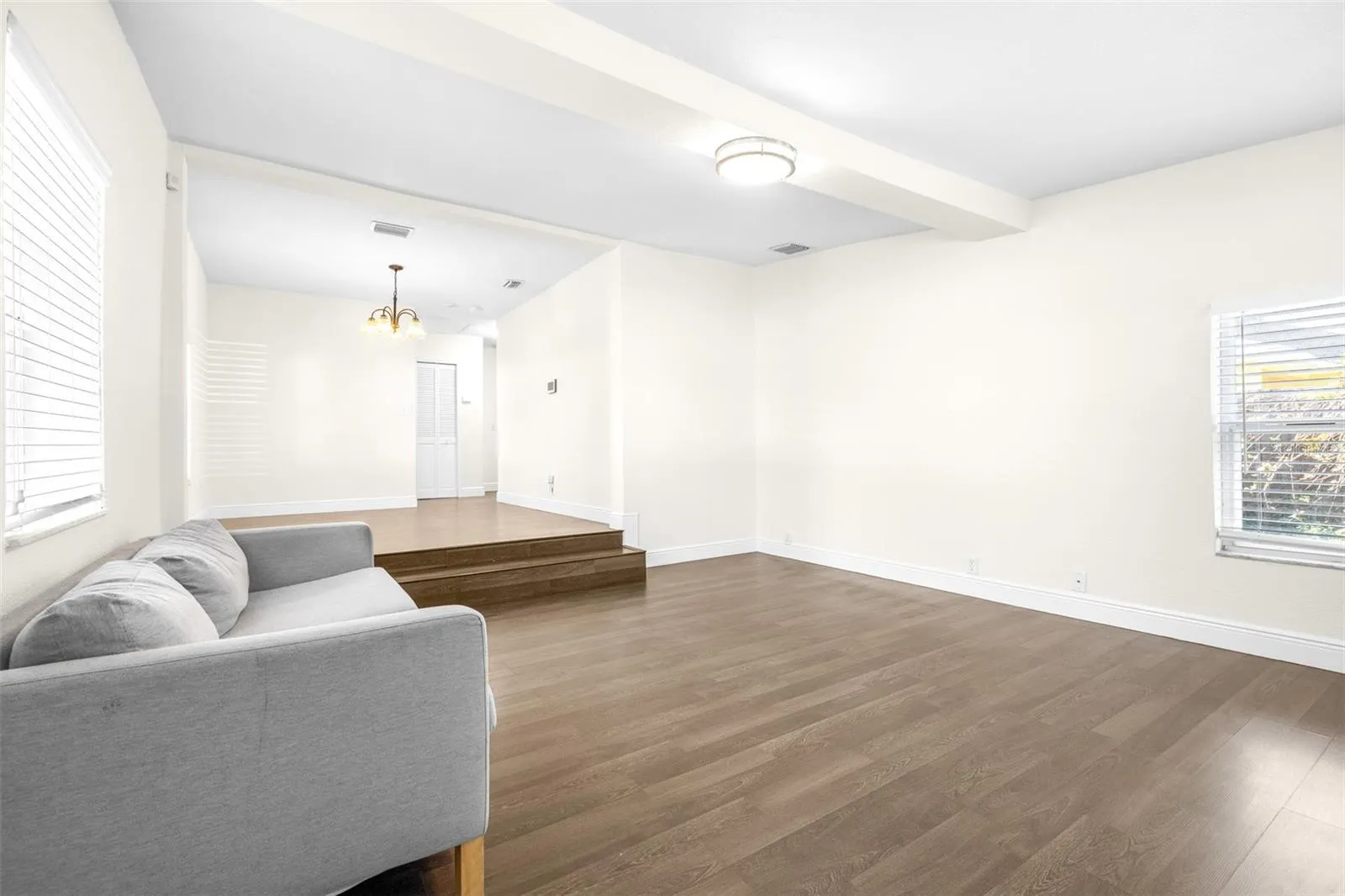 1512 W KIRBY ST
