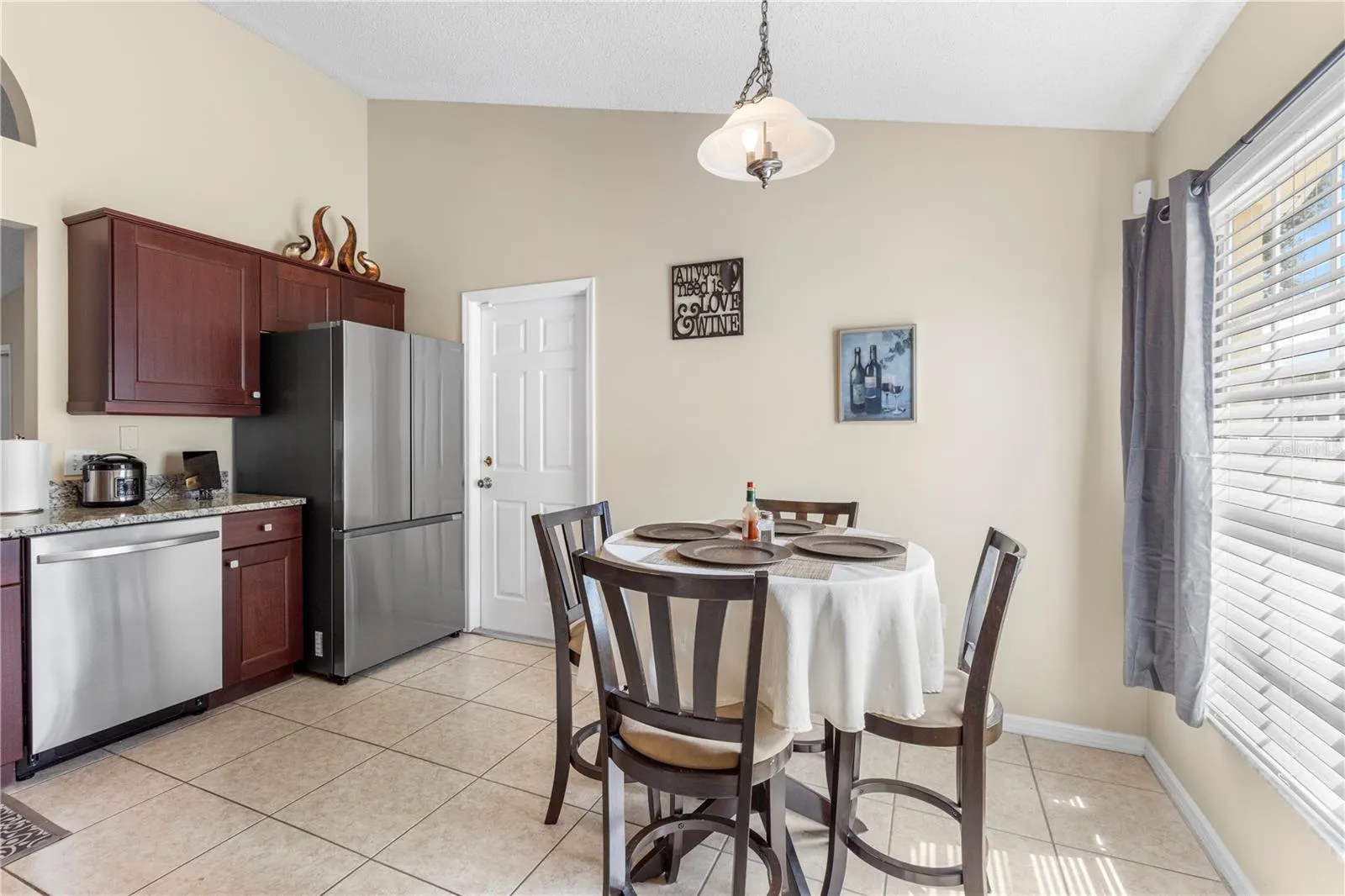 324 PINE LAKE VIEW DR