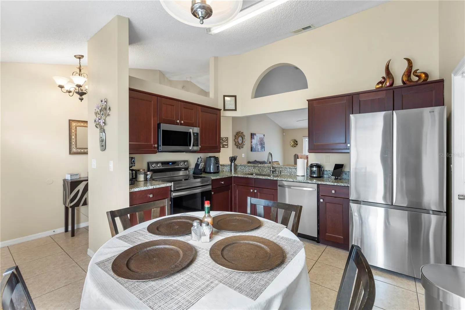 324 PINE LAKE VIEW DR