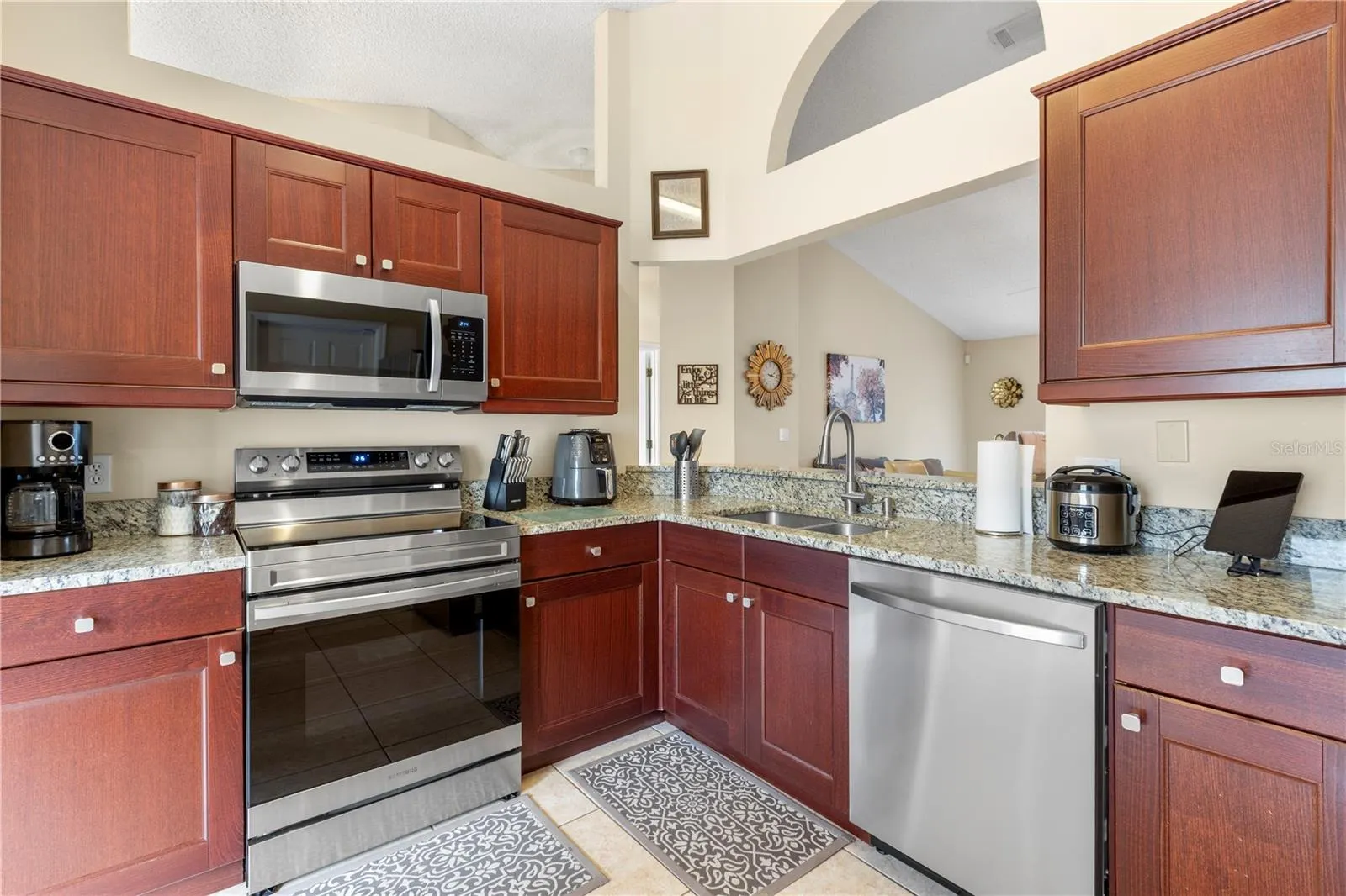 324 PINE LAKE VIEW DR