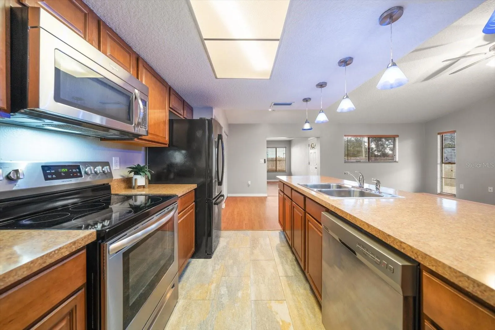 2239 BEACON POINT BLVD