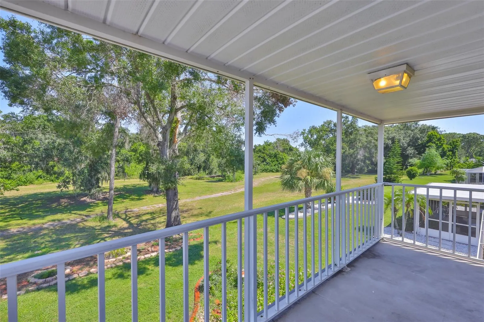 315 CALOOSA WOODS LN