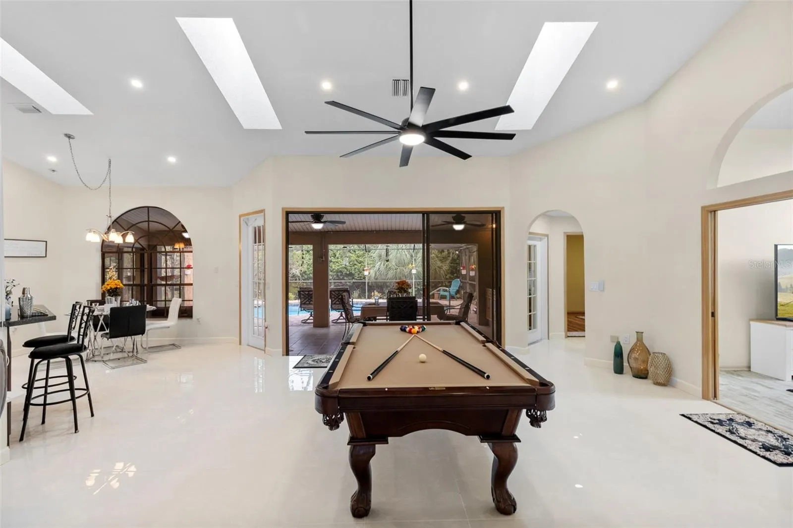 6491 LAUREL OAK DR