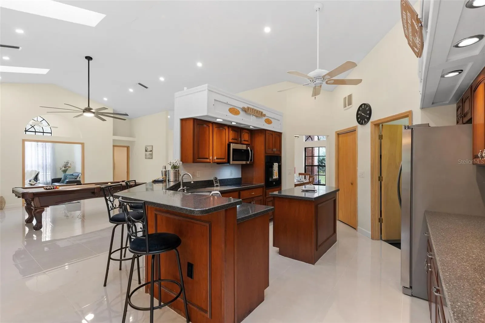 6491 LAUREL OAK DR
