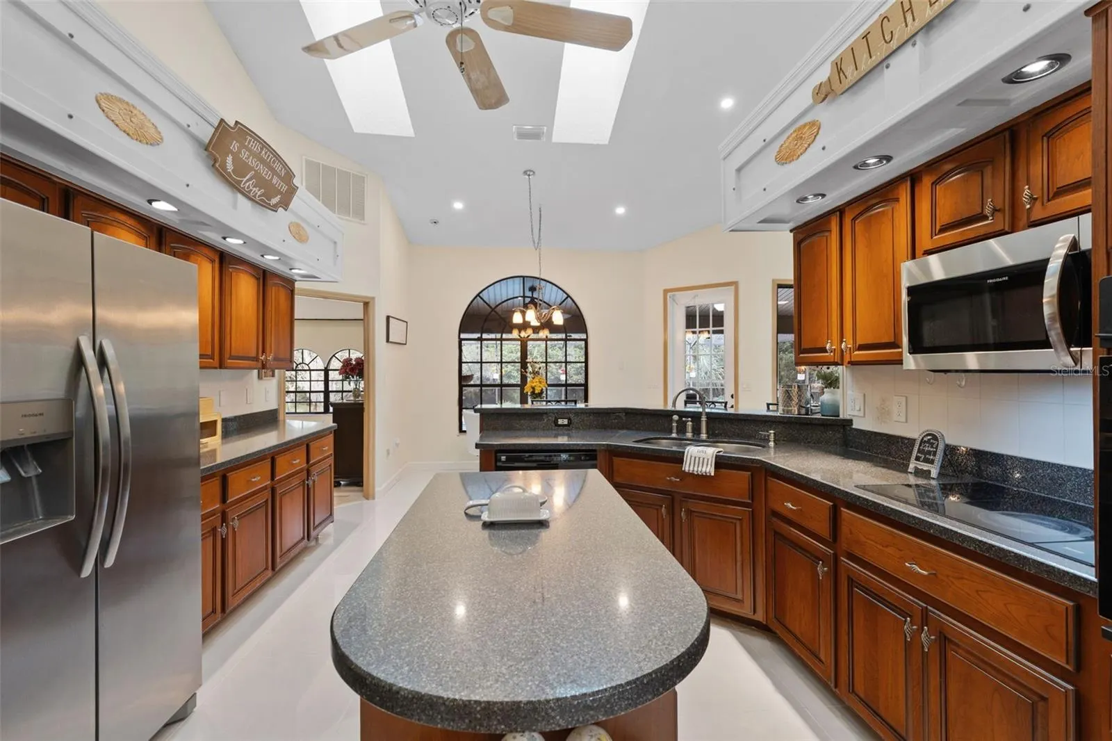 6491 LAUREL OAK DR