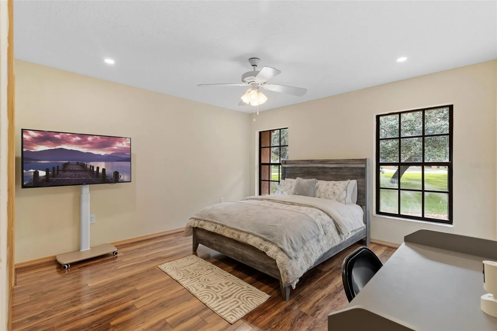 6491 LAUREL OAK DR