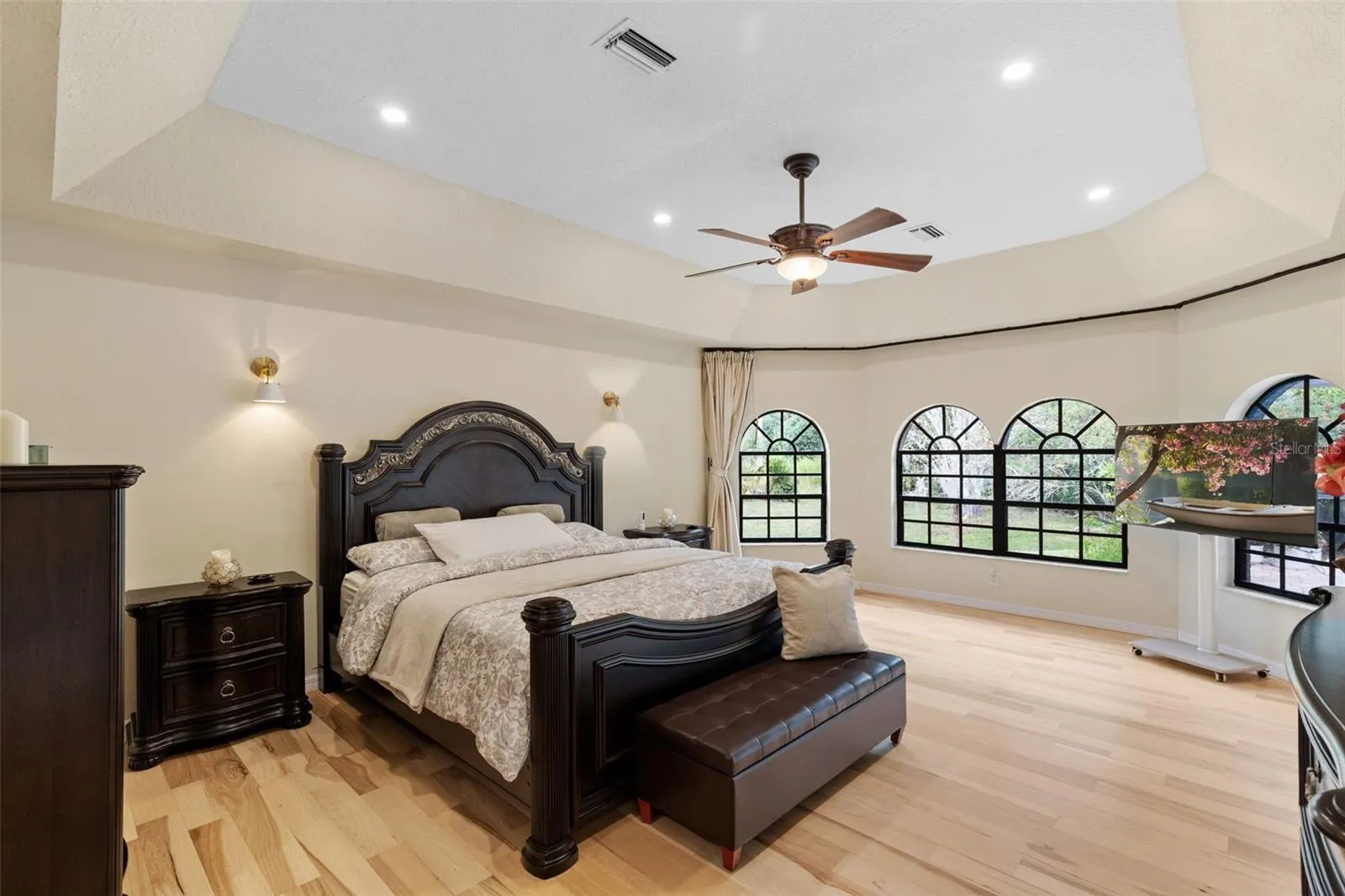 6491 LAUREL OAK DR
