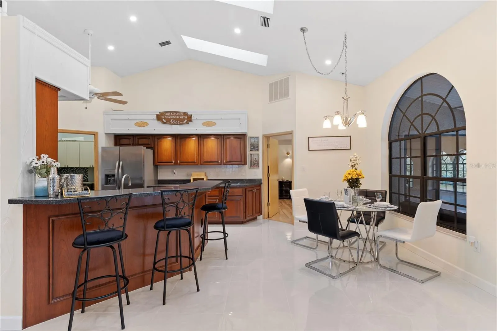 6491 LAUREL OAK DR