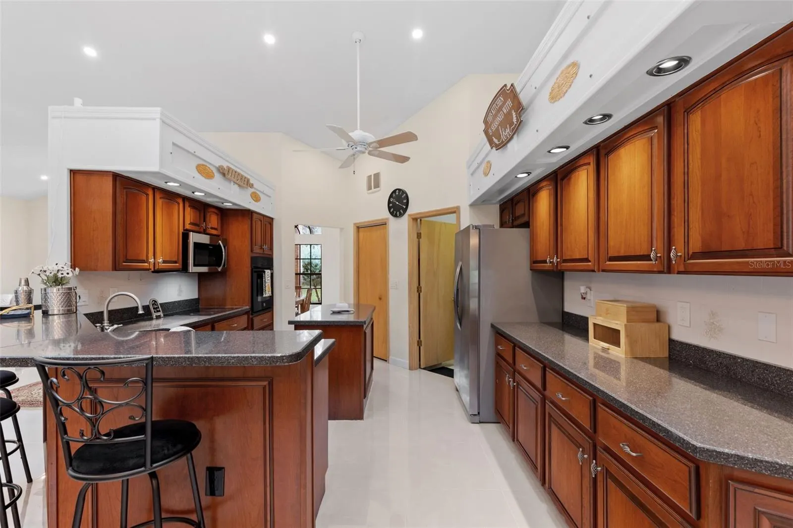 6491 LAUREL OAK DR