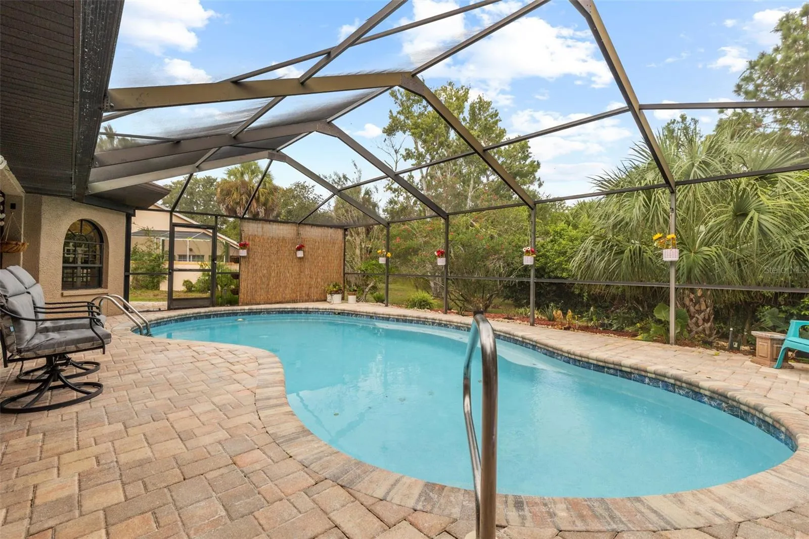 6491 LAUREL OAK DR